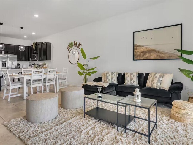 Building Photo - 1043 Splash Shot Pl