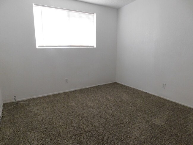 Building Photo - Cozy 2bd 1ba