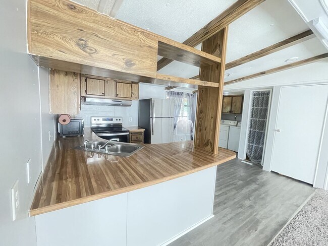 Building Photo - Lovely Home is Quiet Southwest Jacksonvill...