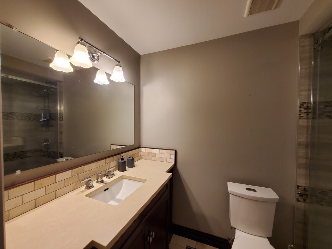 375 Lakeview Dr Unit Apartment, Waterloo, ON N2L 5M6 Apartments 375