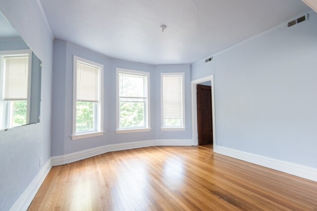 Building Photo - 3943 N Lawndale Ave