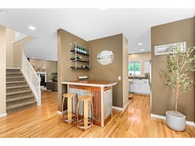 Foto del edificio - 4 Bedroom Beaverton Home with Large Fenced...