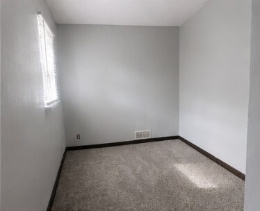 Dormitorio secundario - 750 W Grand Ave