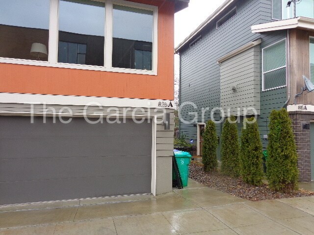 Building Photo - 825 NE Jessup St