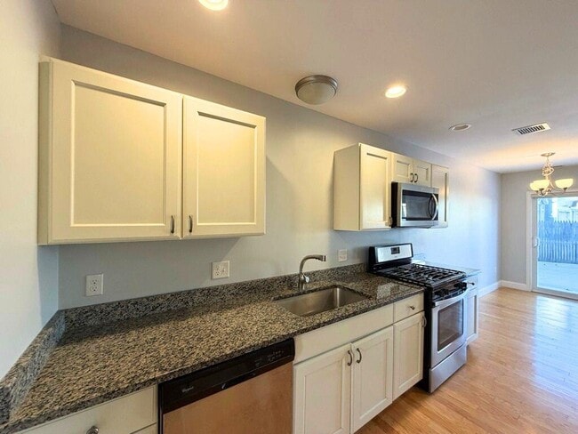 Foto del edificio - 75 Deerwood Dr