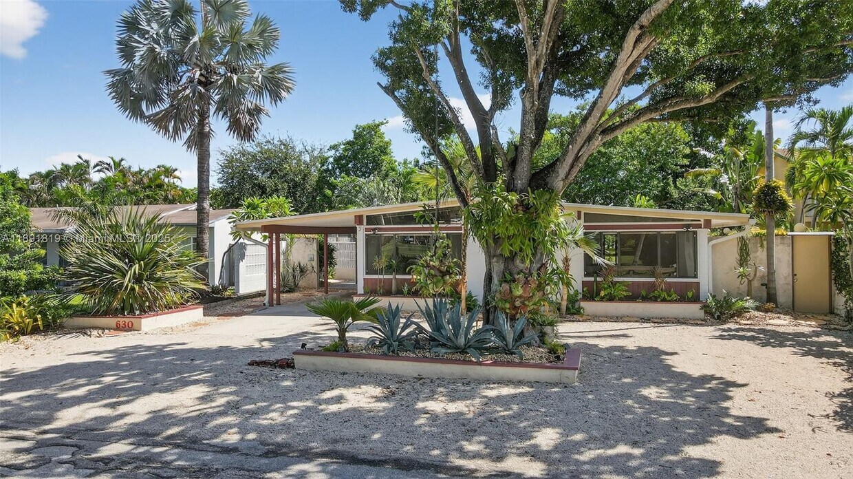 Foto principal - 630 NE 14th Ave