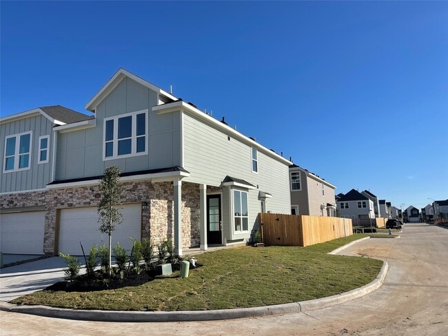 Building Photo - 2202 Via Isa Ln