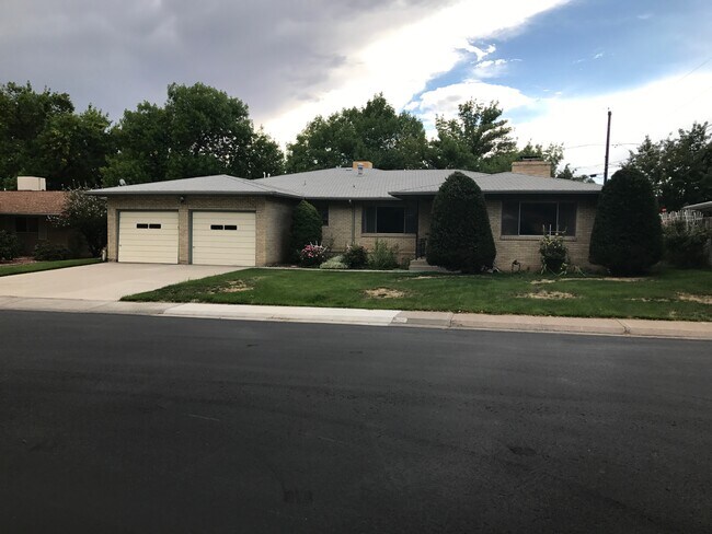 Building Photo - 2531 Mayfair Dr