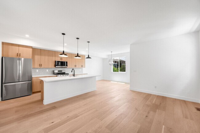 Foto del edificio - Brand New 3BD, 4BA Half-Duplex in Villa Park with Back Yard
