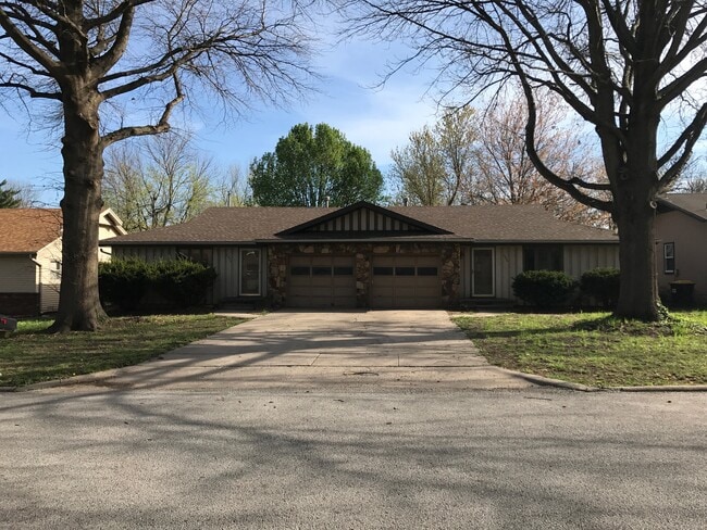 Building Photo - 1532 E Camino Alto St