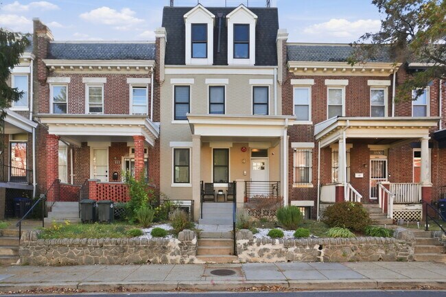 Building Photo - 3222 Warder St NW