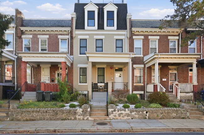 Building Photo - 3222 Warder St NW
