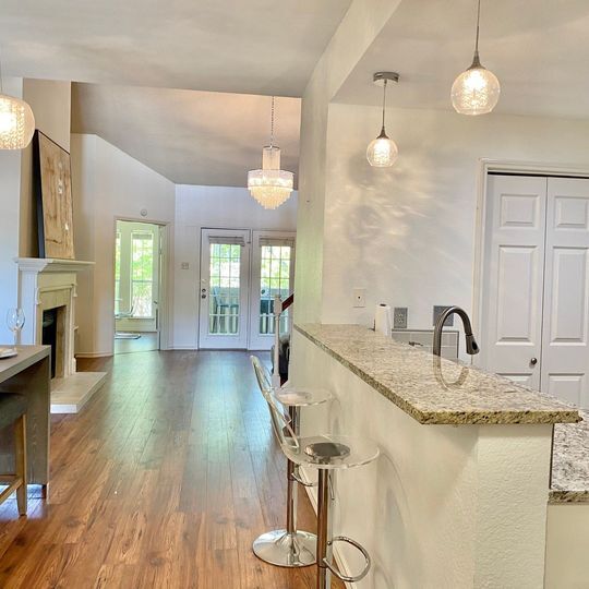 Foto del edificio - 12660 Hillcrest Rd