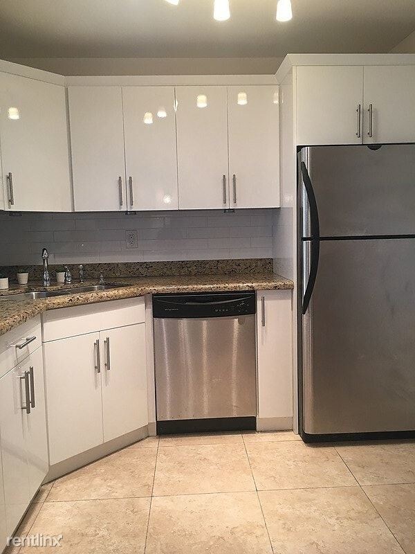 Building Photo - 1 br, 1.5 bath Condo - 619 Orton Avenue 403