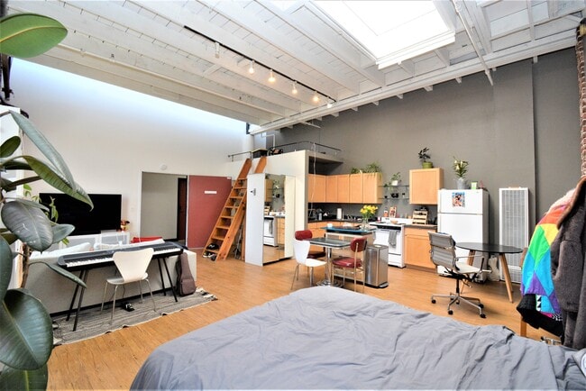 Building Photo - 730 29th St