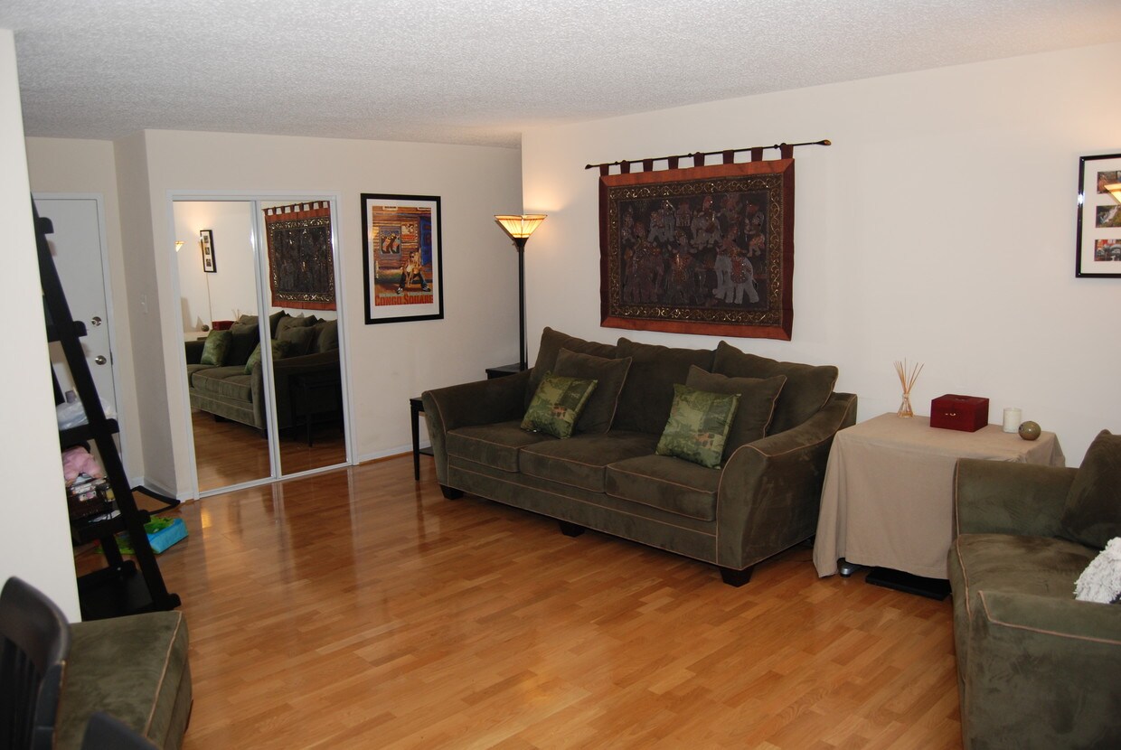 Main Room - 1730 Arlington Blvd