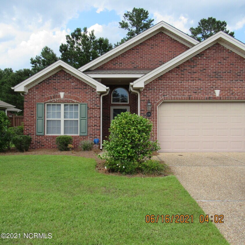 736 Beachwalk Dr, Winnabow, NC 28479 Townhouse for Rent in Winnabow