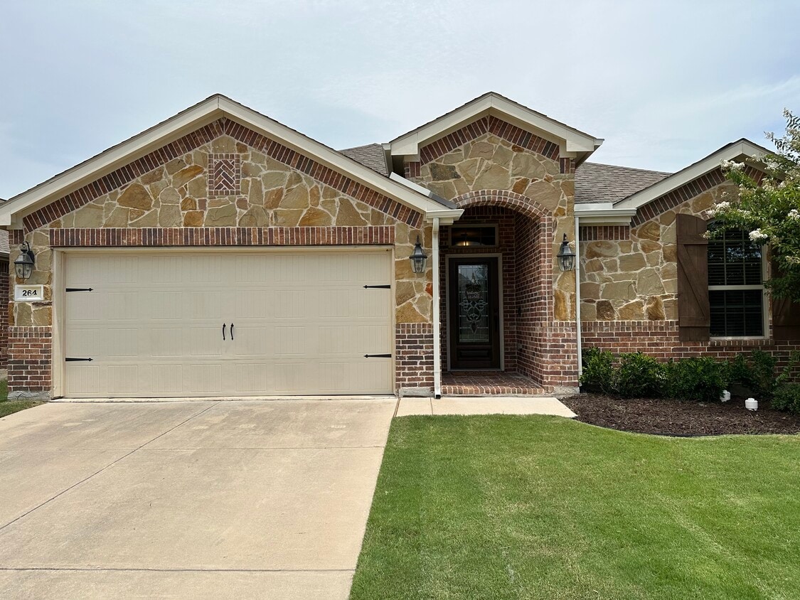 Primary Photo - 264 Oxford Dr