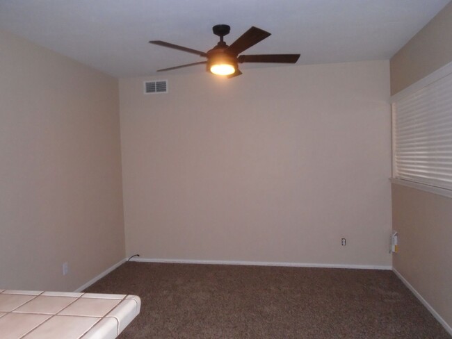 Building Photo - NORTHEAST CUTIE ! MOVE-IN SPECIAL $2575.00!