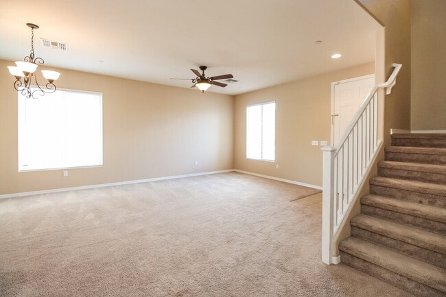 Building Photo - 617 Vuelta Buril