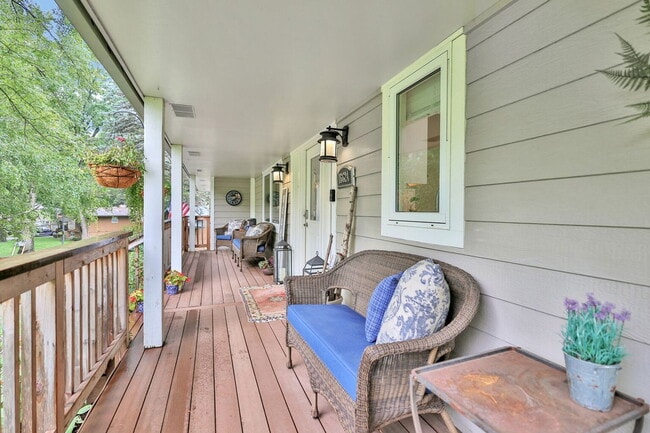 Building Photo - 16624 Elm Dr