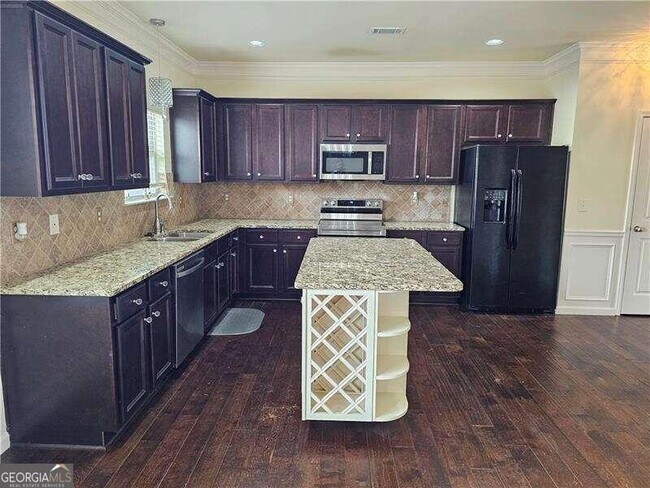 Building Photo - 875 Donington Cir SE