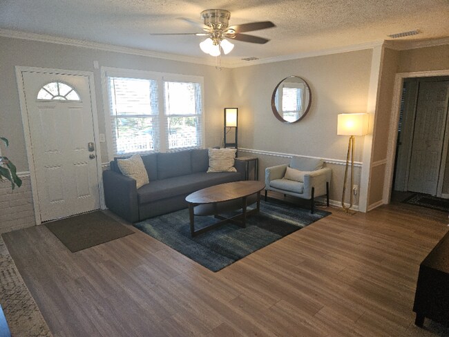 Foto del edificio - 4364 Bethwood Cir