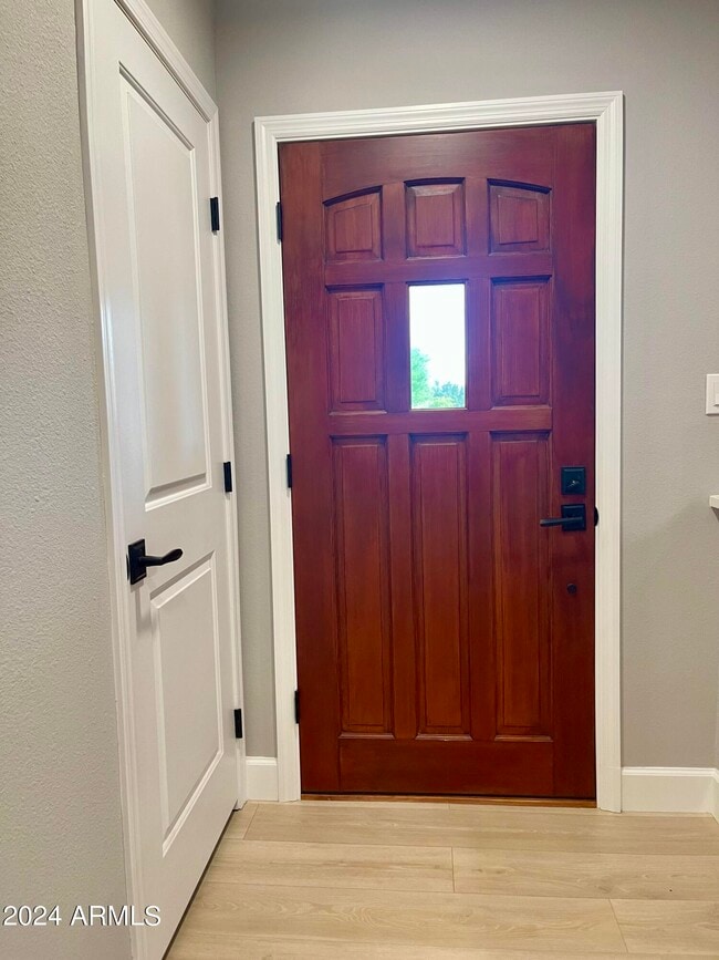 Foto del edificio - 602 E Meadow Ln