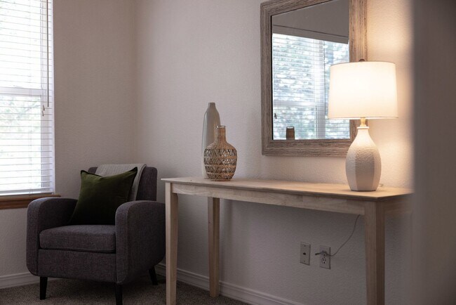 Foto del edificio - Stay Cool and Cozy in this Modern Townhome with 2-Car Garage and Great Open Space Access