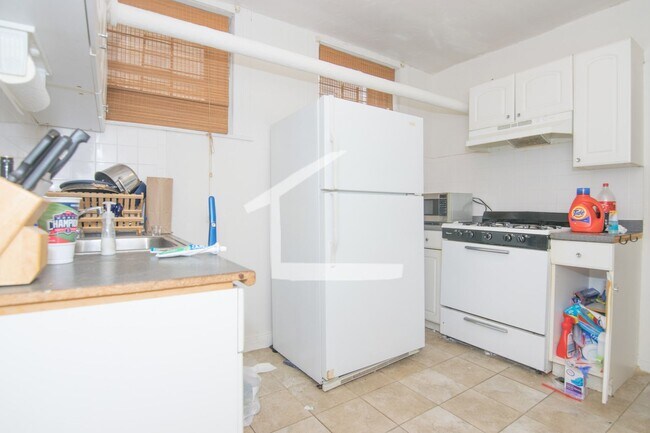 Building Photo - Modern spacious 2 bed apartment in heart of Allston on bus line