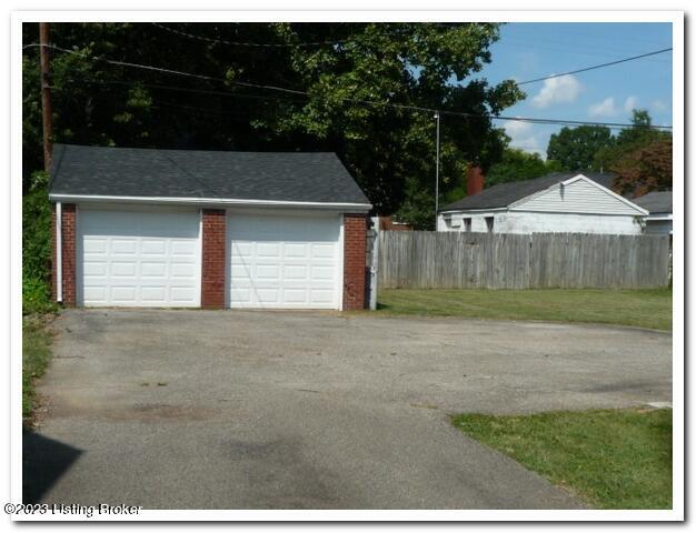 Building Photo - 2527 Gardiner Ln