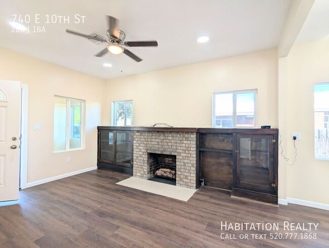 Building Photo - Remodeled 1924 Craftsman 2Bed/1Bath + Offi...