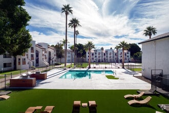 Building Photo - Augustine at Glendale