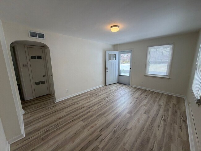 Foto del edificio - Two bedroom home in Ferguson
