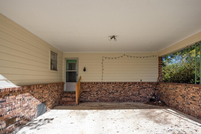 Foto del edificio - 5025 Queen Chapel Rd