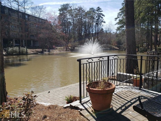 Foto del edificio - 23305 Plantation Dr NE