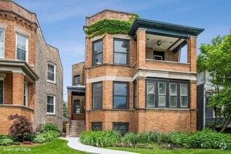 Building Photo - 1228 W Glenlake Ave