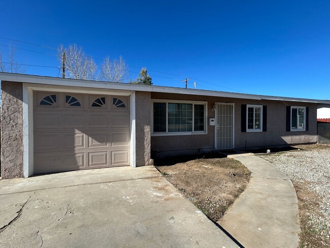 Building Photo - Tehachapi City Rental