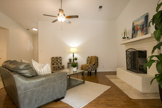 Building Photo - 5012 Watercress Dr NE