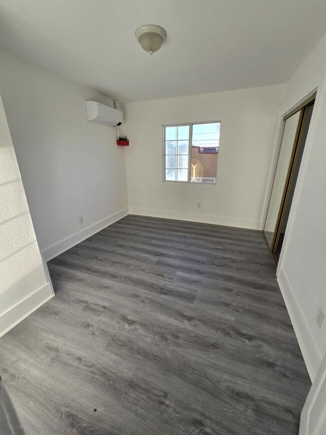 Building Photo - 1052 Orange Ave