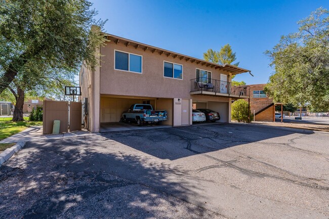 Foto del edificio - Charming Townhome with Stunning Mountain V...