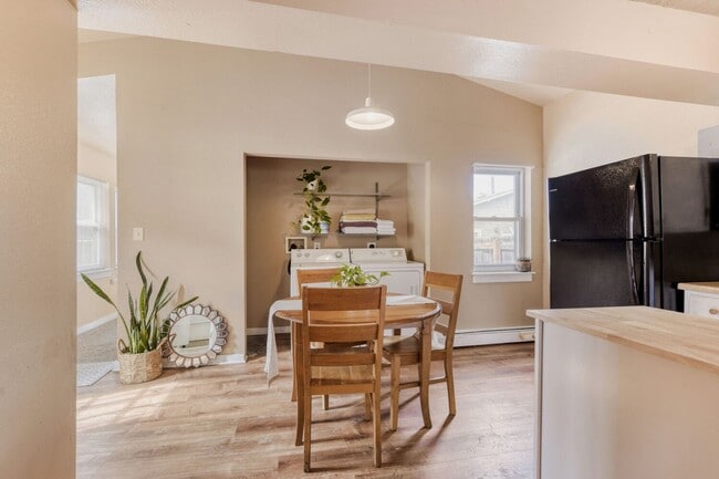 Building Photo - Charming 4bd/1ba Home in Denver, CO- Available April 1st!