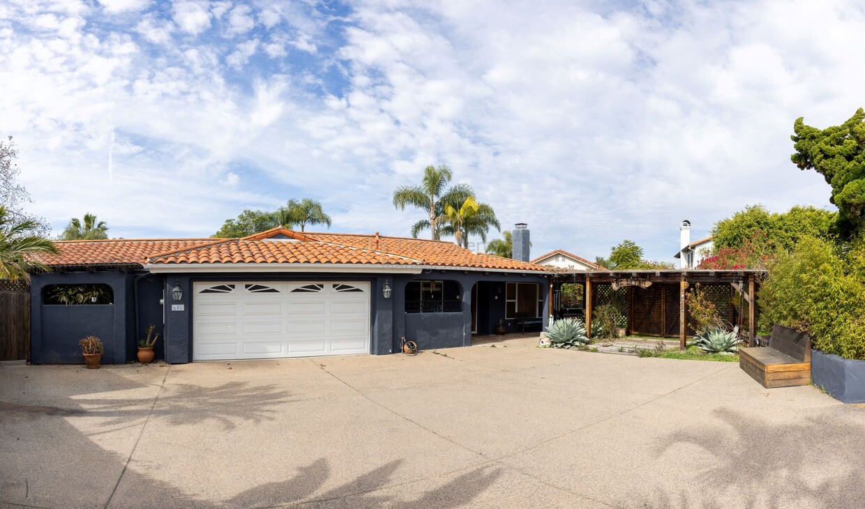 Primary Photo - ***FULLY FURNISHED/Or Unfurnished 3 bed, 2...