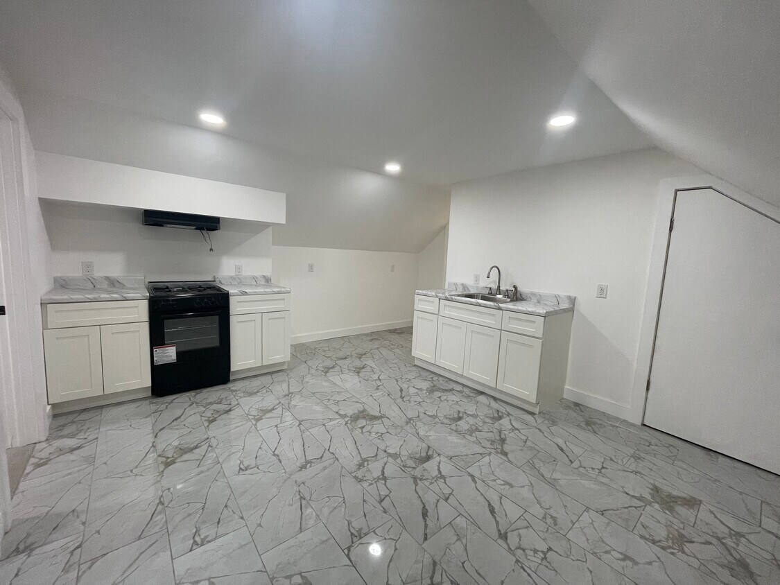 Kitchen/Living Room - 148 Chilton St