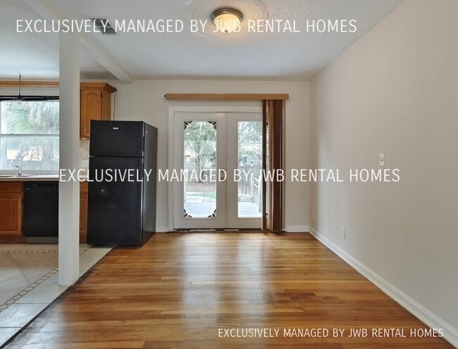 Building Photo - 6330 Hyde Park Haven