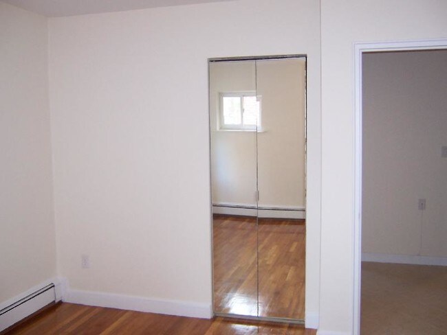 Building Photo - 2016 Commonwealth Ave