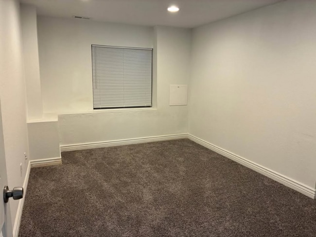 Building Photo - 520 E 600 S