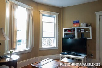 Building Photo - 142 Calumet St