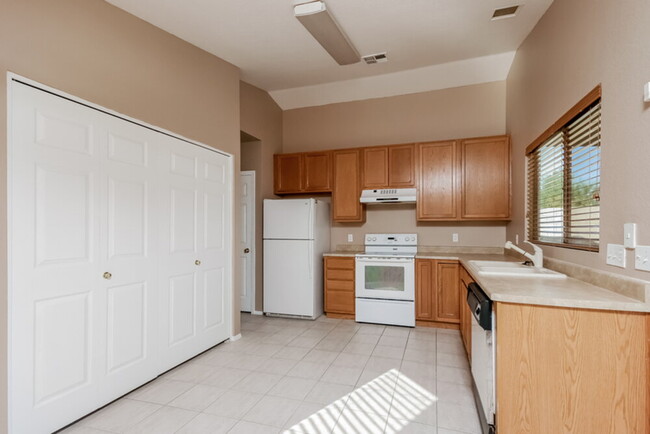 Building Photo - 3618 W Creedance Blvd
