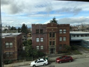 Building Photo - 310 12th Ave E